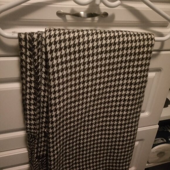 Oversized Pashmina Houndstooth Scarf - Picture 6 of 8